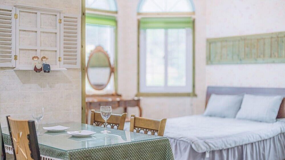 maple pension Room (amaryllis) 6