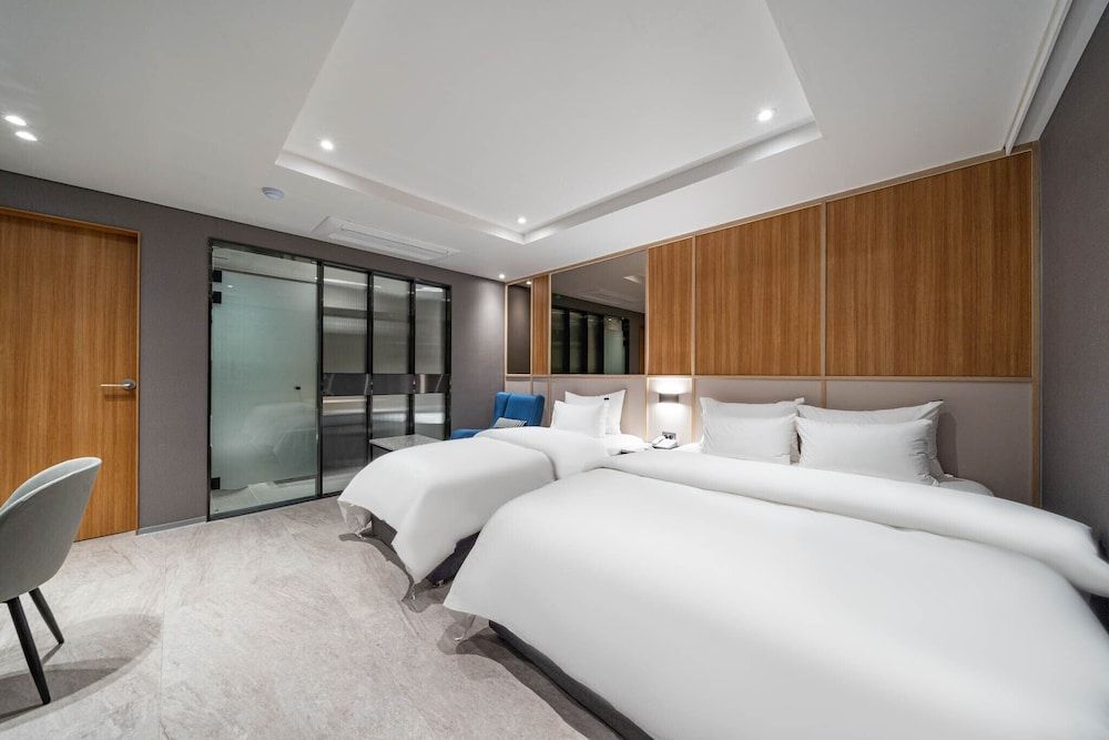 Jecheon The Wall Hotel Deluxe Twin Room 2