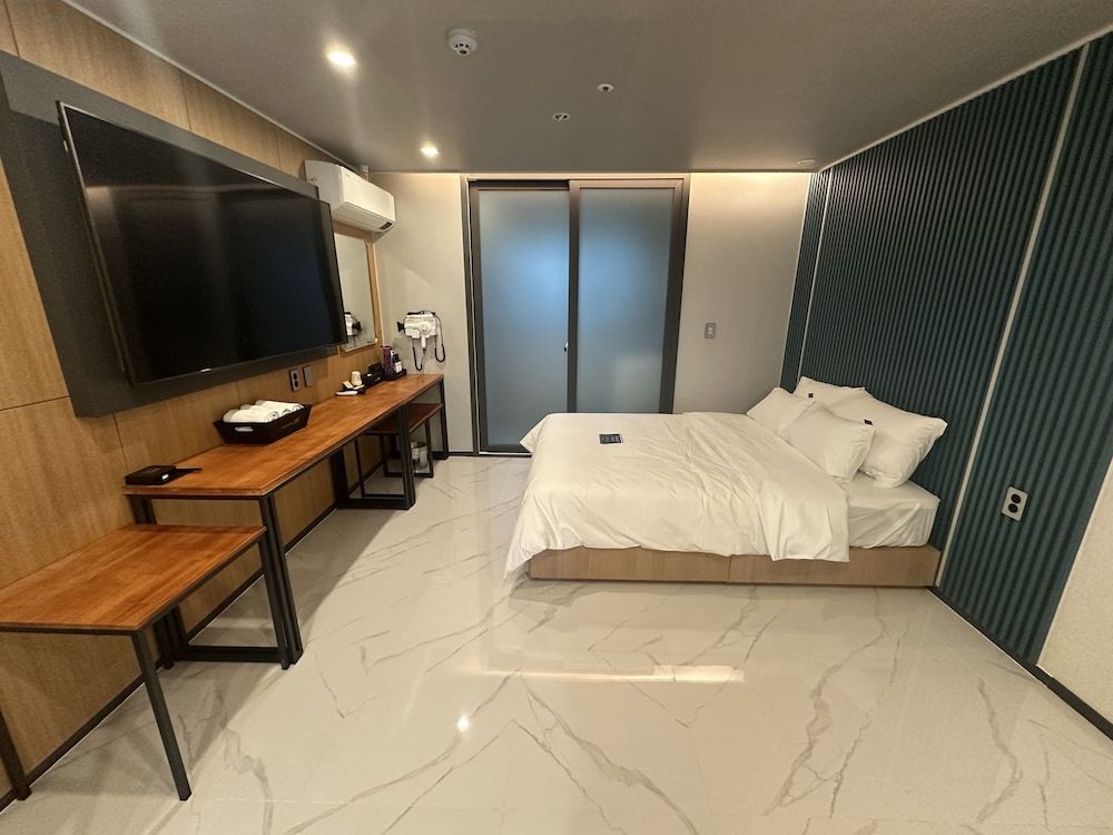 The on tourist hotel Deluxe Double Room 3