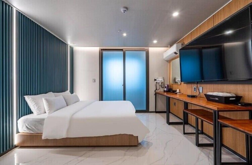 The on tourist hotel