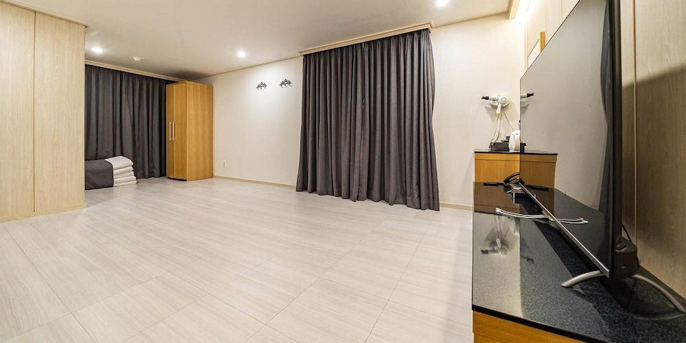 RITZ HOTEL Family Premium Ondol (Free simple Breakfast) 2