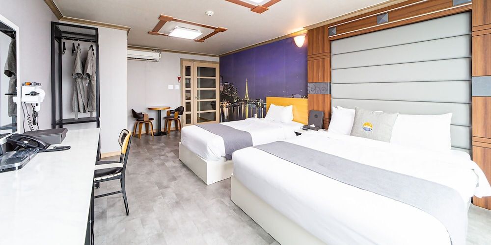 RITZ HOTEL Premium Twin Room (Free simple Breakfast) 2