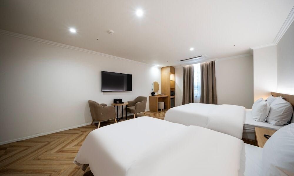 H Avenue Gumi Okgye Twin Room 8