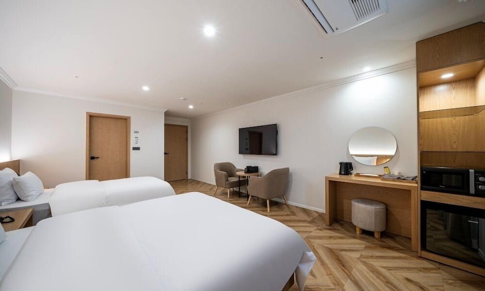 H Avenue Gumi Okgye Twin Room 2