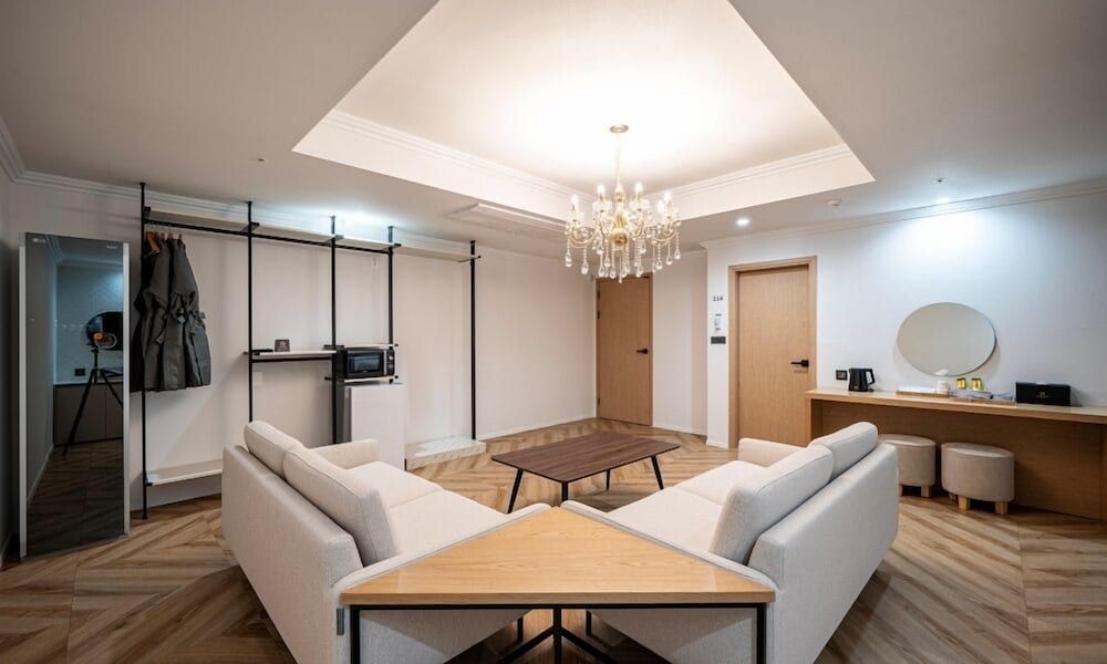 H Avenue Gumi Okgye Suite Twin 10