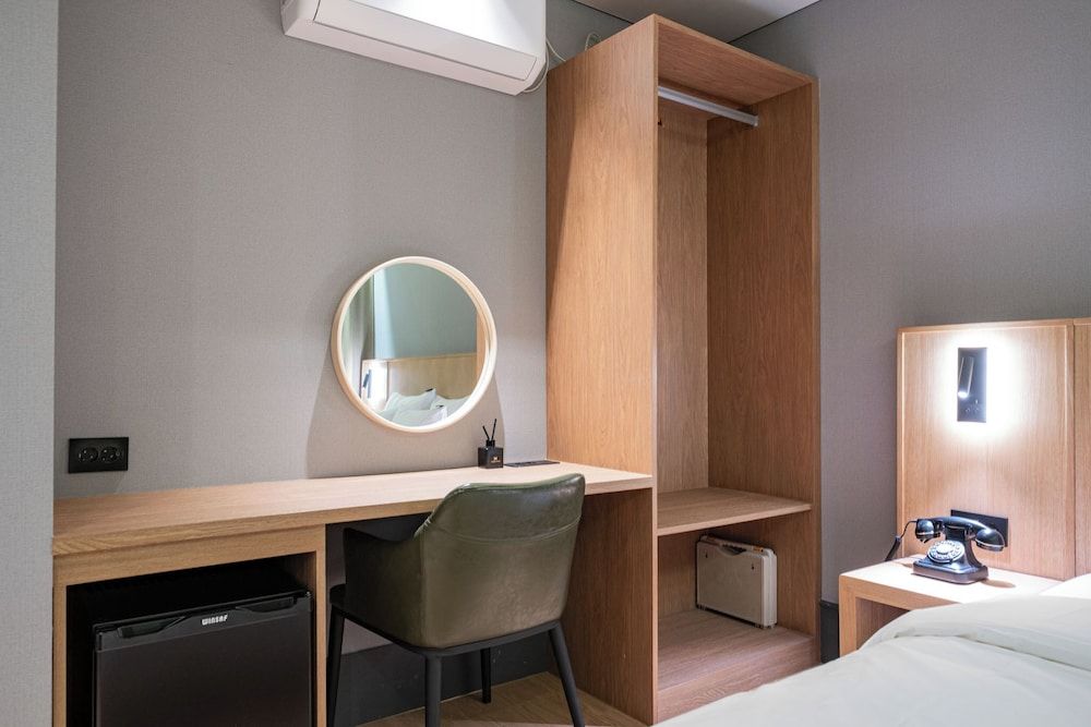 SEONGNAM HEALASIS HOTEL MORAN STATION Deluxe Double Room 4