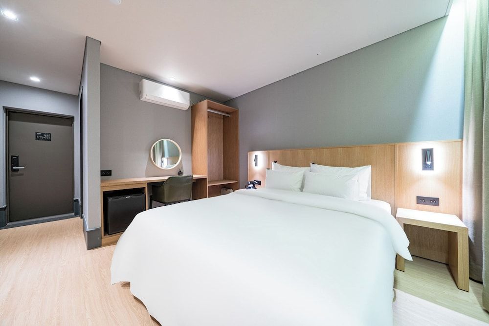 SEONGNAM HEALASIS HOTEL MORAN STATION Deluxe Double Room 3
