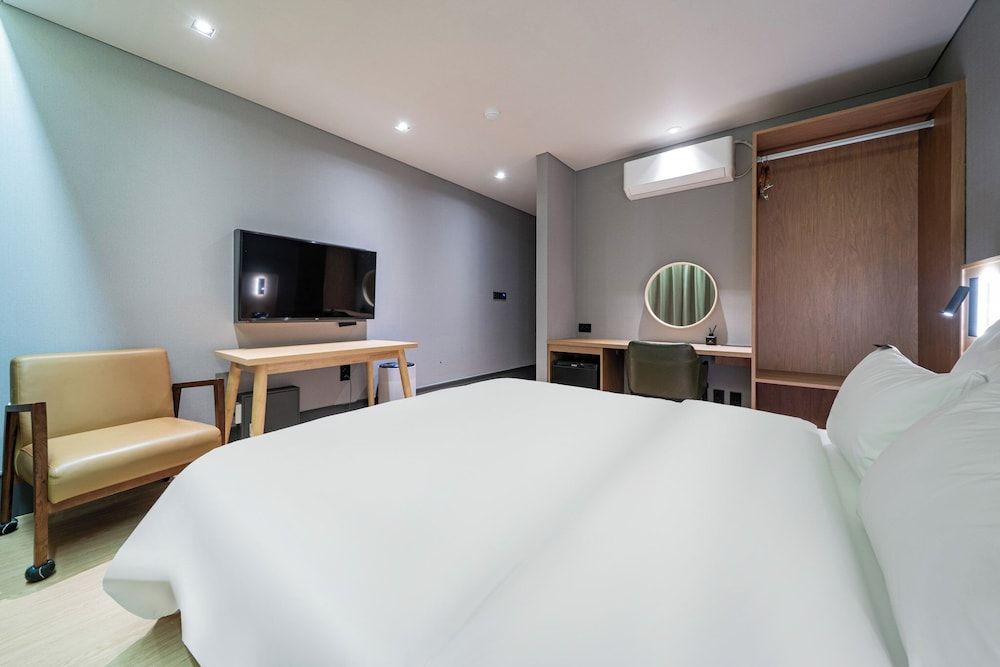 SEONGNAM HEALASIS HOTEL MORAN STATION Deluxe Double Room 2