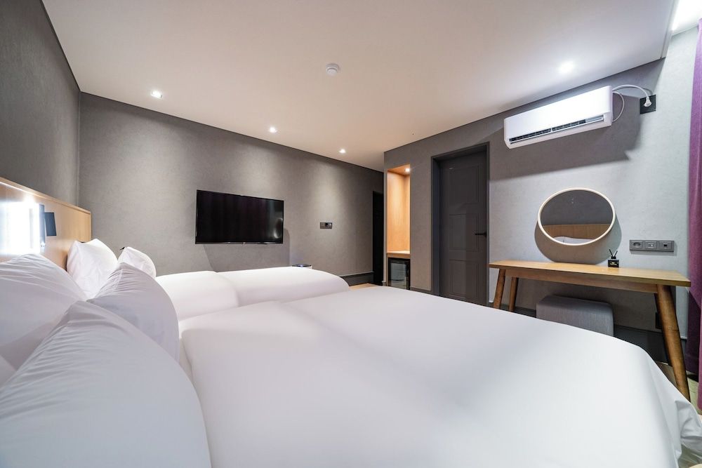 SEONGNAM HEALASIS HOTEL MORAN STATION Family Twin (Double + Single) 3