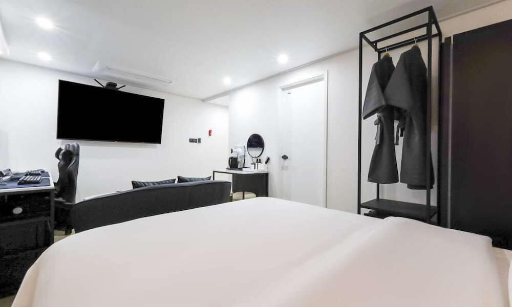 JECHEON NO.25 HOTEL Deluxe Double Room 3
