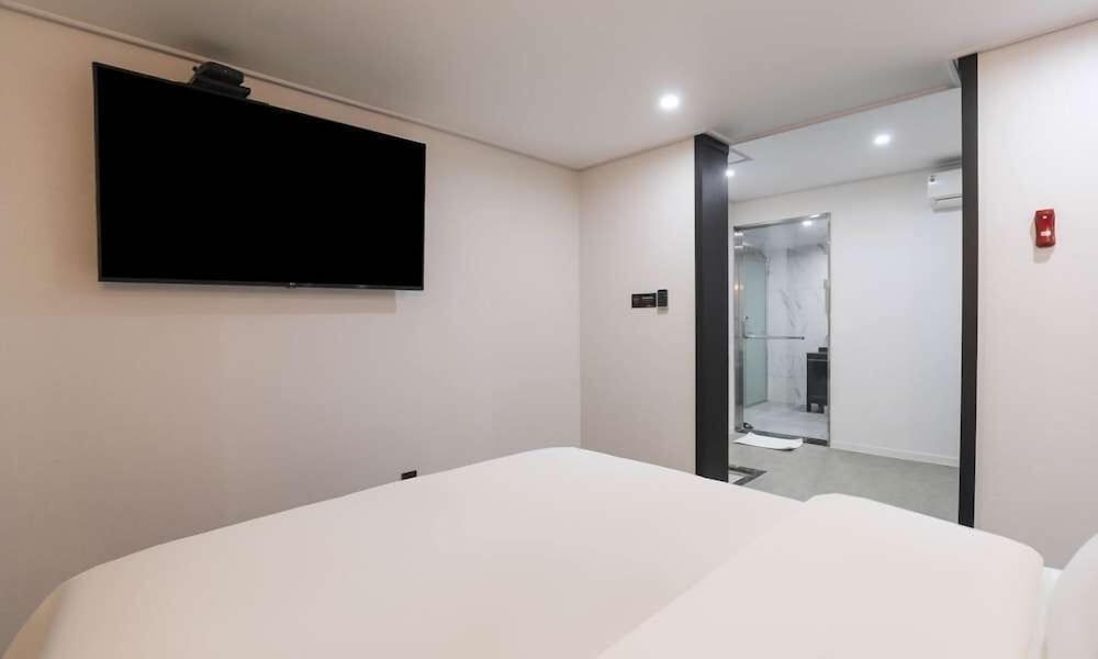 JECHEON NO.25 HOTEL Deluxe Double Room 13