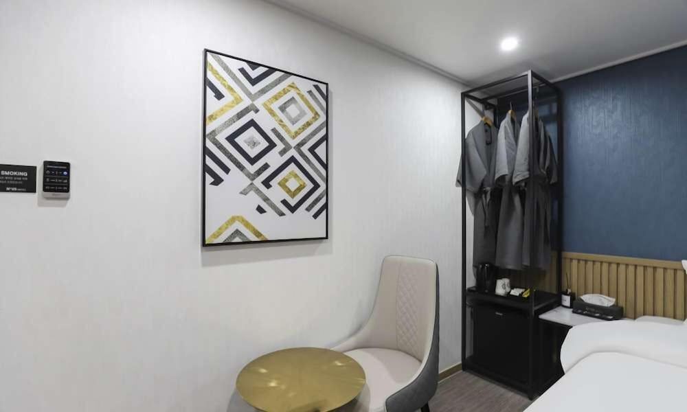 JECHEON NO.25 HOTEL Deluxe Twin Room 2