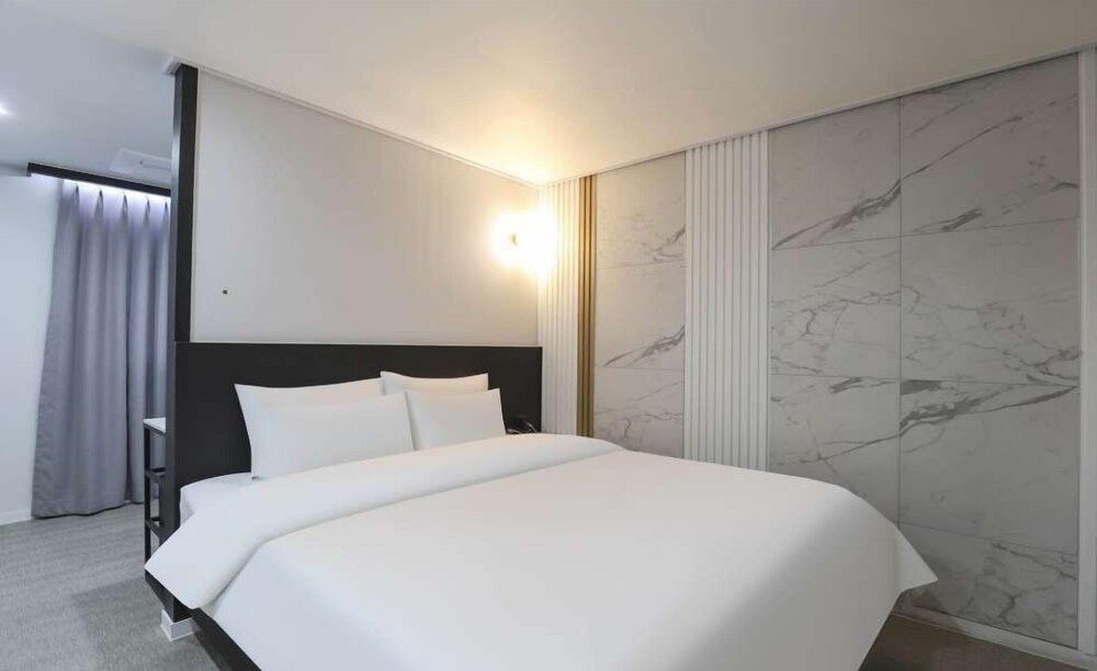 JECHEON NO.25 HOTEL Deluxe Double Room 4