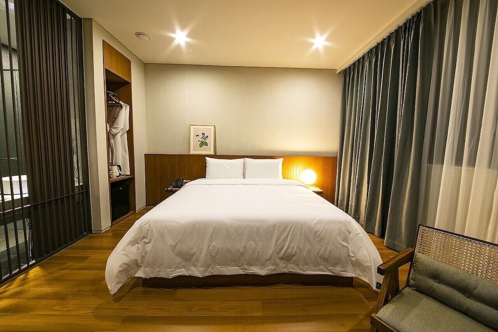 EPOCHE HOTEL Standard Double Room, Non Smoking 2