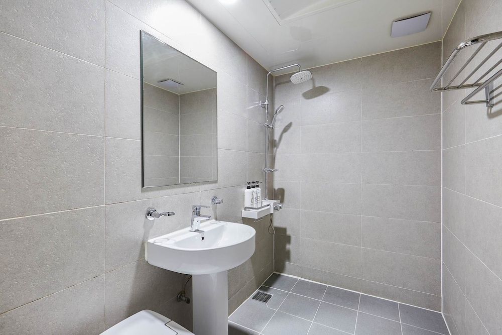 Paradise Hotel Premier Twin Room, City View 4