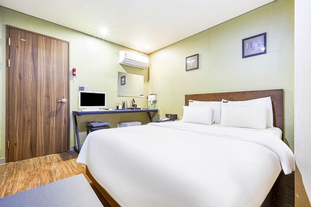 Paradise Hotel Standard Double Room, City View 4