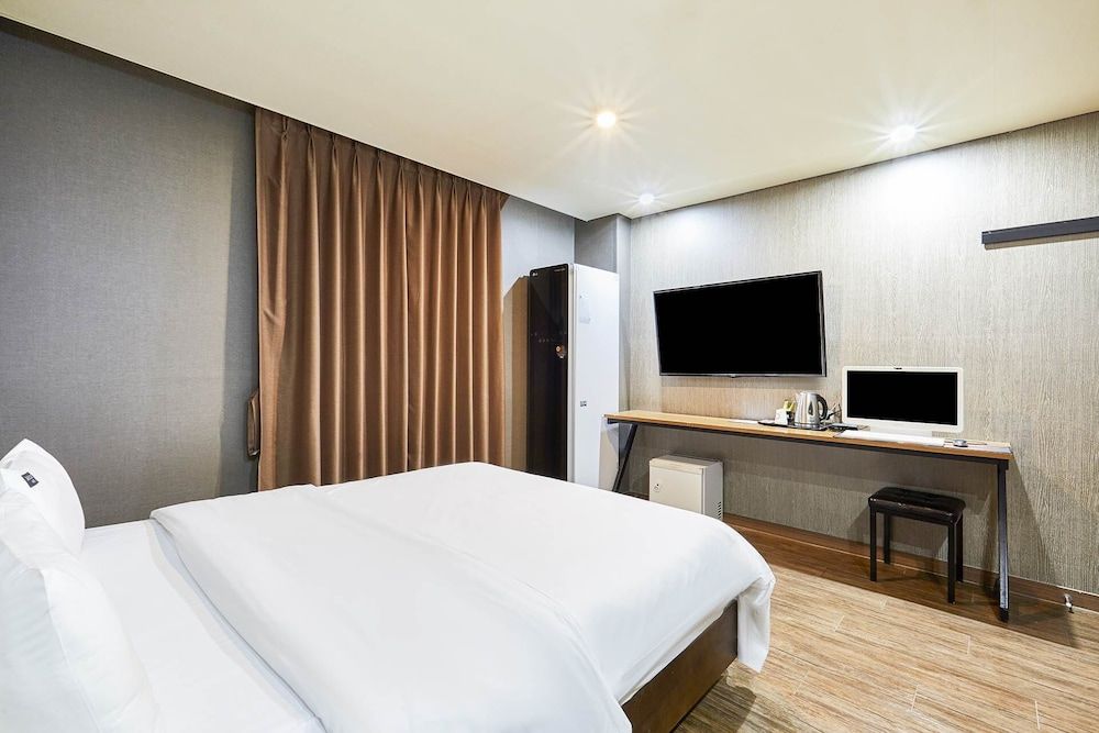 Paradise Hotel Business Double Room, 1 Double Bed, City View 2