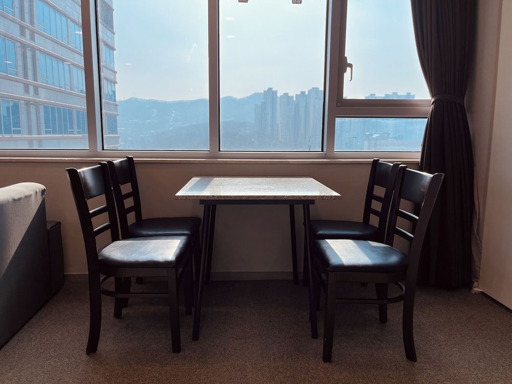 Yongin Triny Hotel Family Triple Room 8