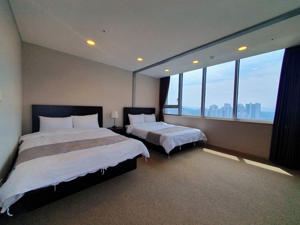 Yongin Triny Hotel Family Triple Room 2