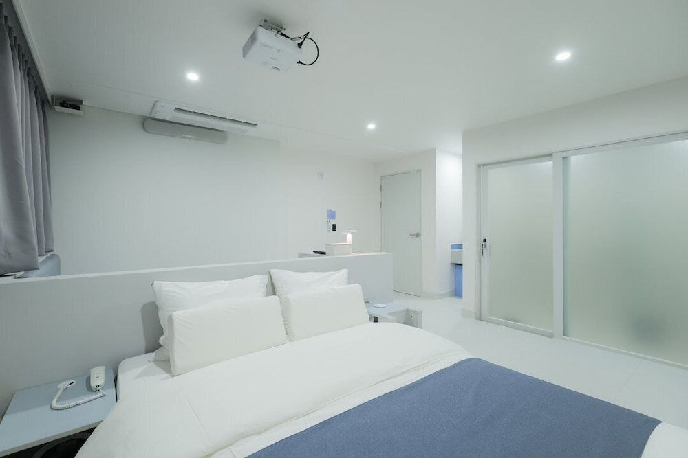 Aank Air Hotel Jinju Movie 2