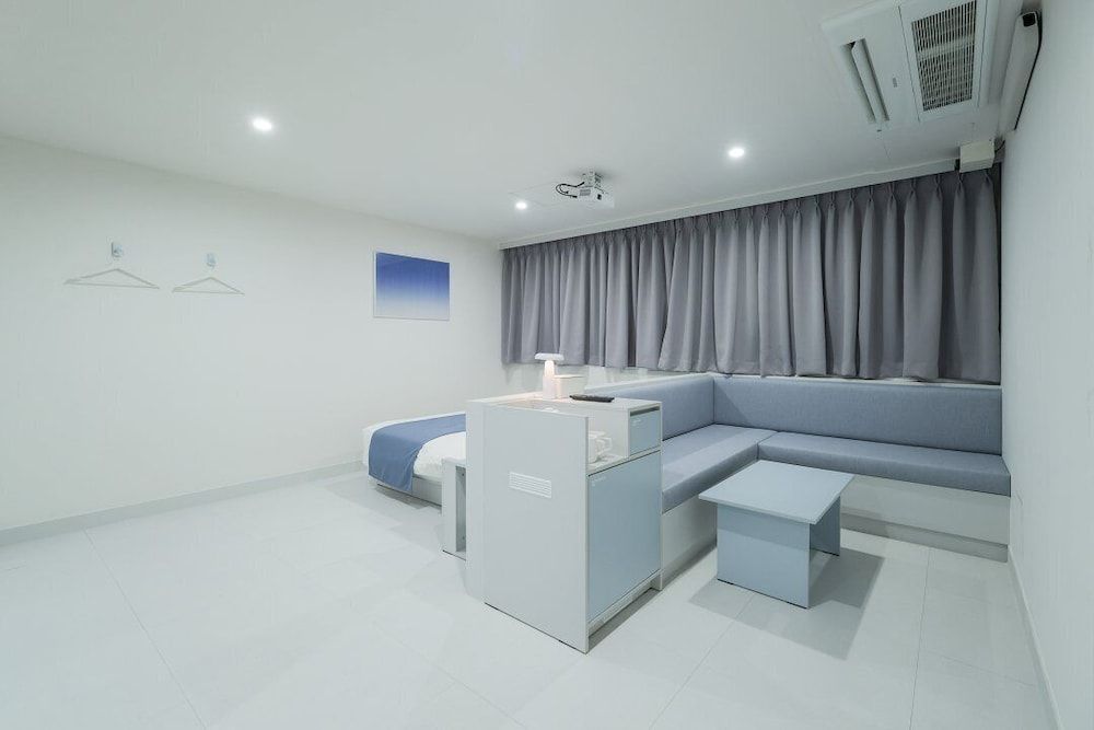 Aank Air Hotel Jinju Movie 5