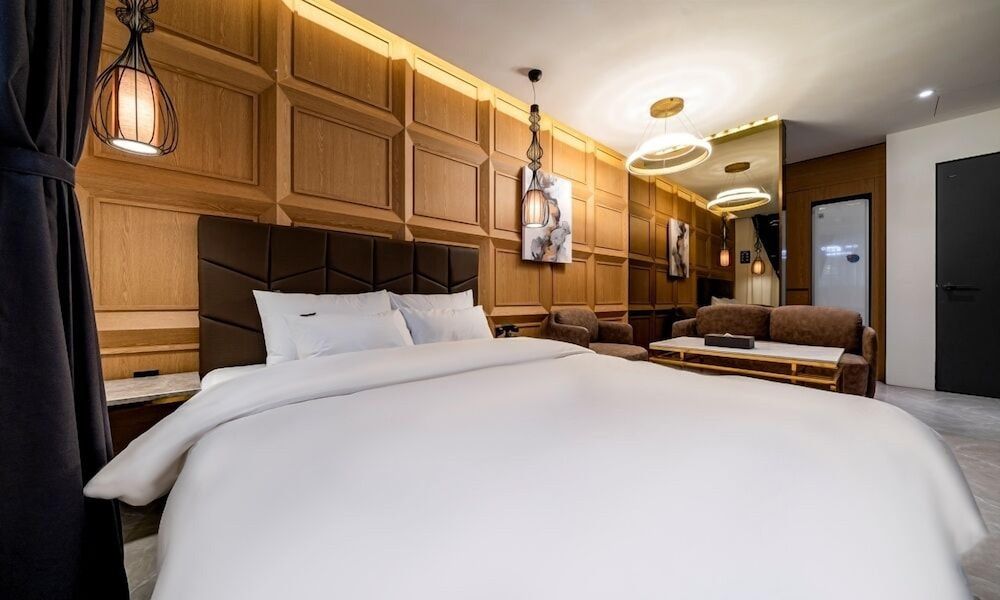 Urban Brown Hotel Chungju City Hall Family Double Room 2