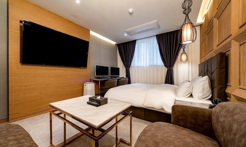 Urban Brown Hotel Chungju City Hall Family Double Room 3