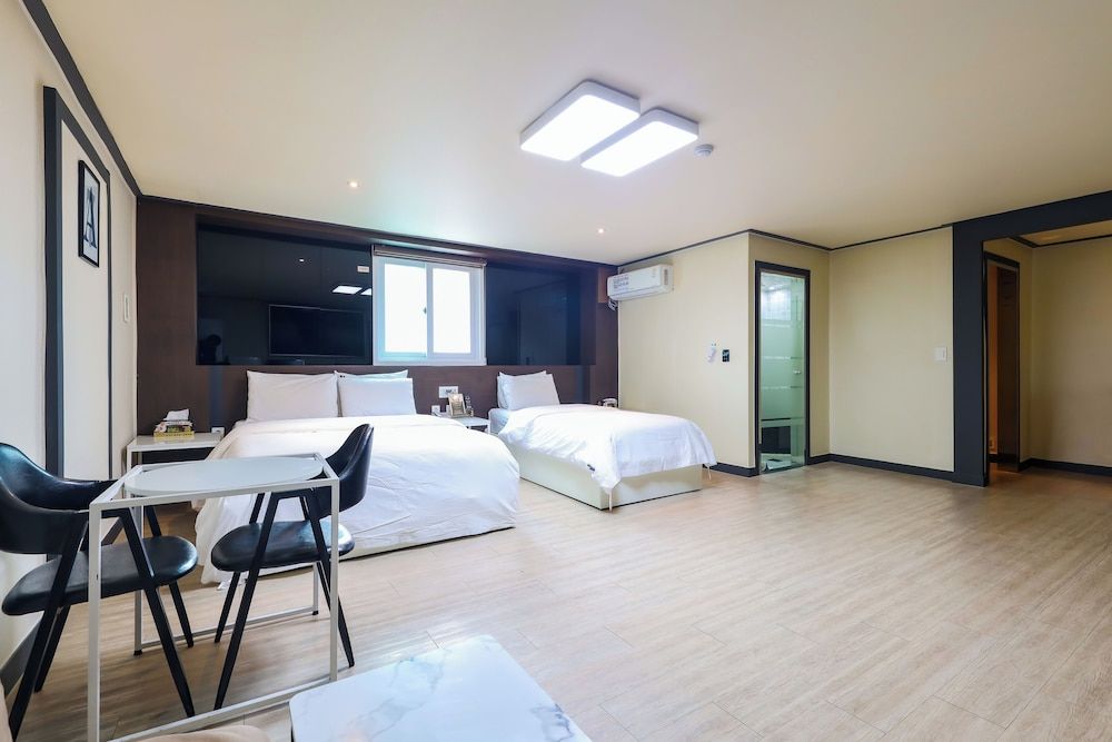 FromH J Hotel Osan Studio Suite 2