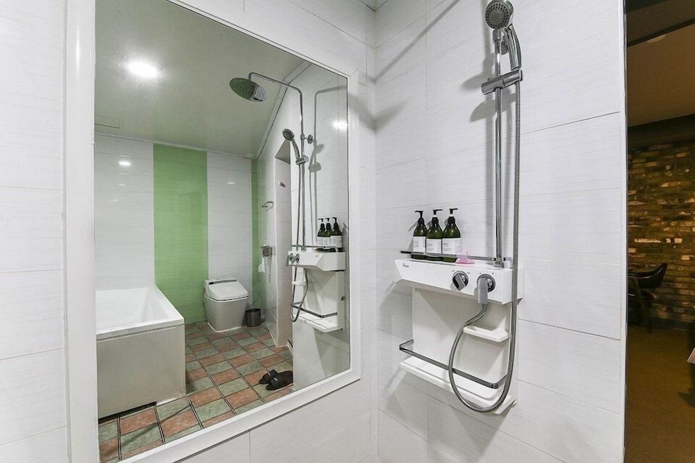 AmorHotelgimhae Deluxe Double Room 7