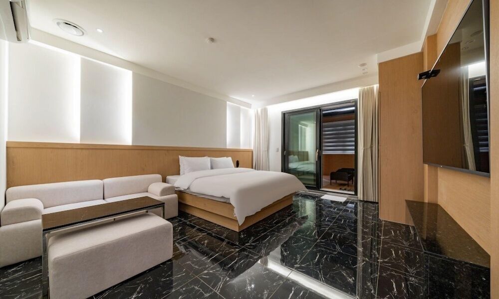 HOTEL THE ART UIWANG Suite Room 6