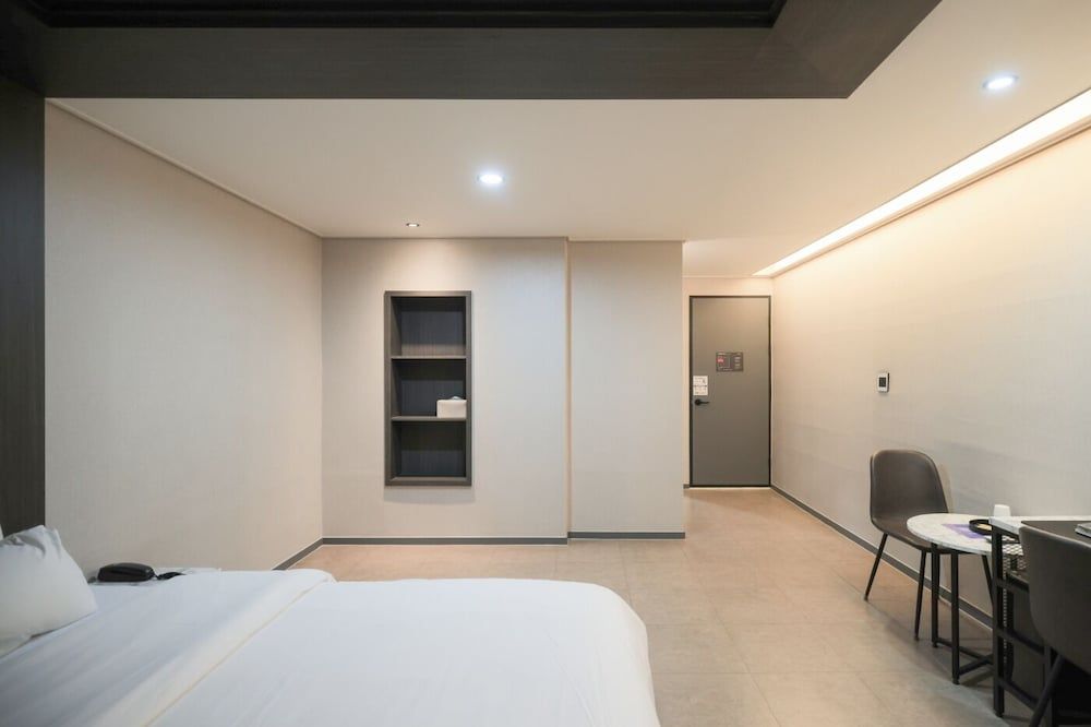 Hwaseong Stay13 Hotel Deluxe Double Room, Non Smoking 4