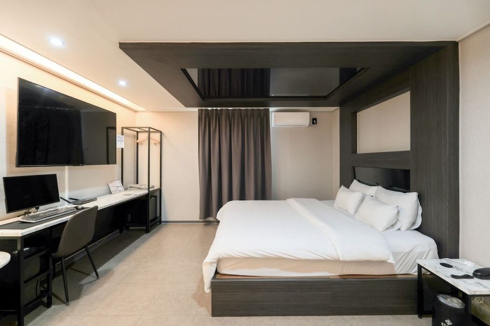 Hwaseong Stay13 Hotel