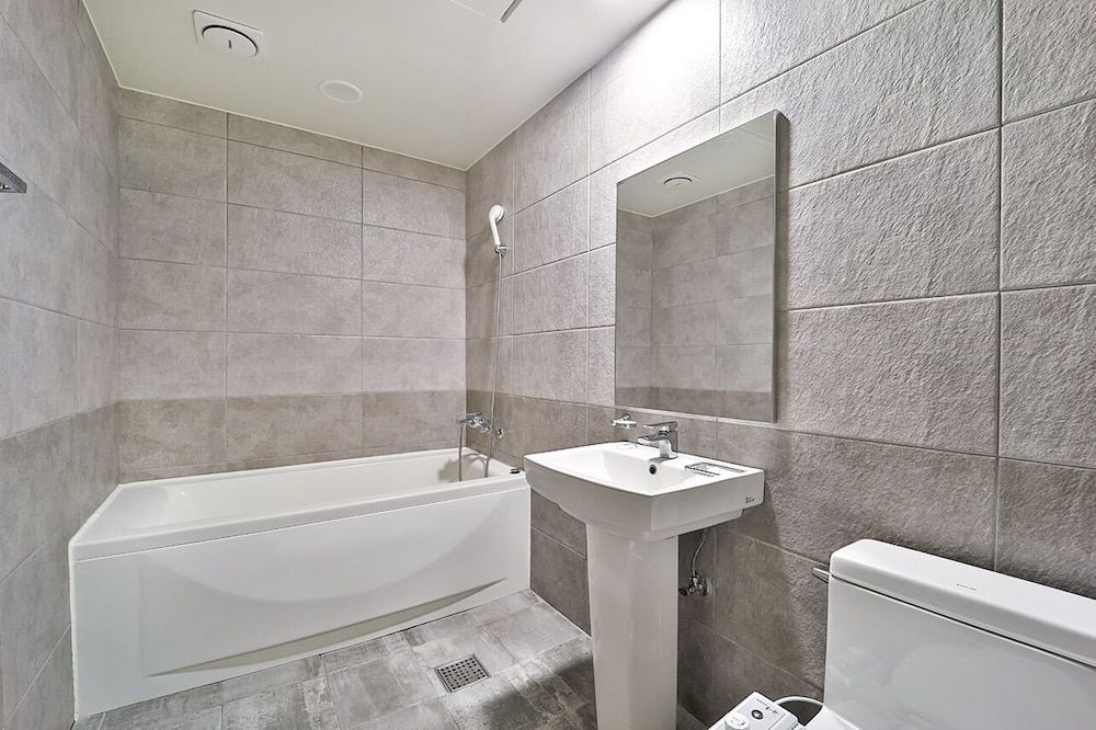 Anyang Livera Premium Double Room 3