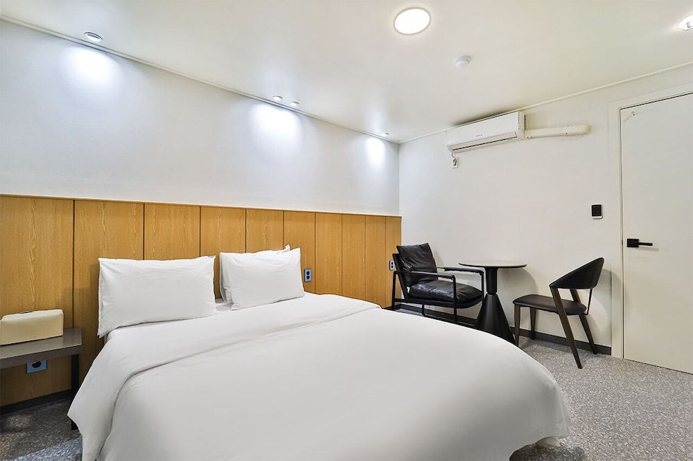 Anyang Livera Deluxe Double Room 2