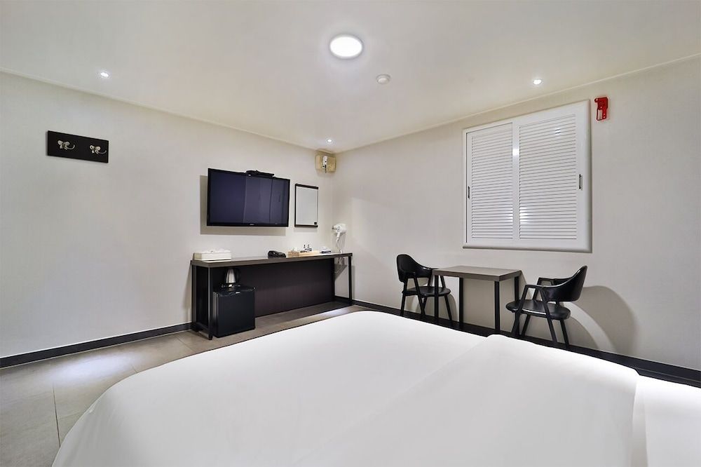 Anyang Livera Standard Double Room 9