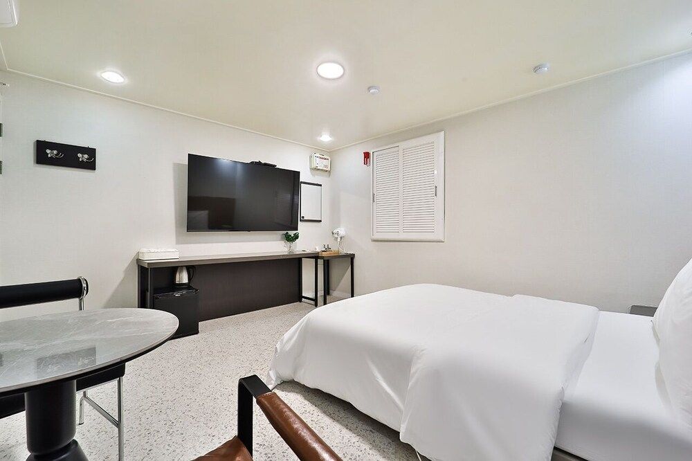 Anyang Livera Deluxe Double Room 8