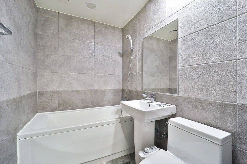 Anyang Livera Deluxe Double Room 5