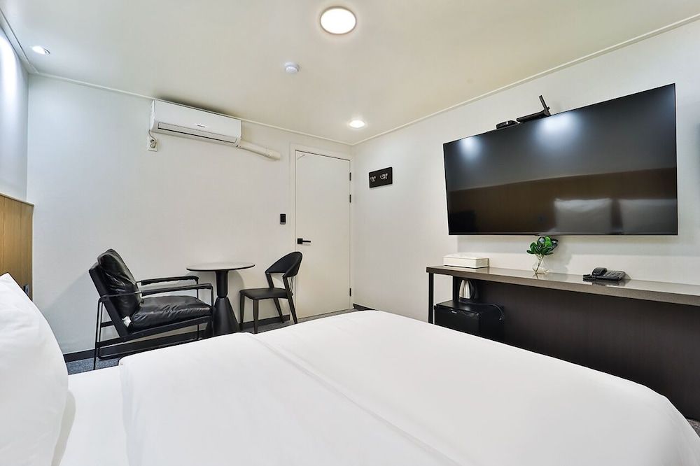 Anyang Livera Deluxe Double Room 3