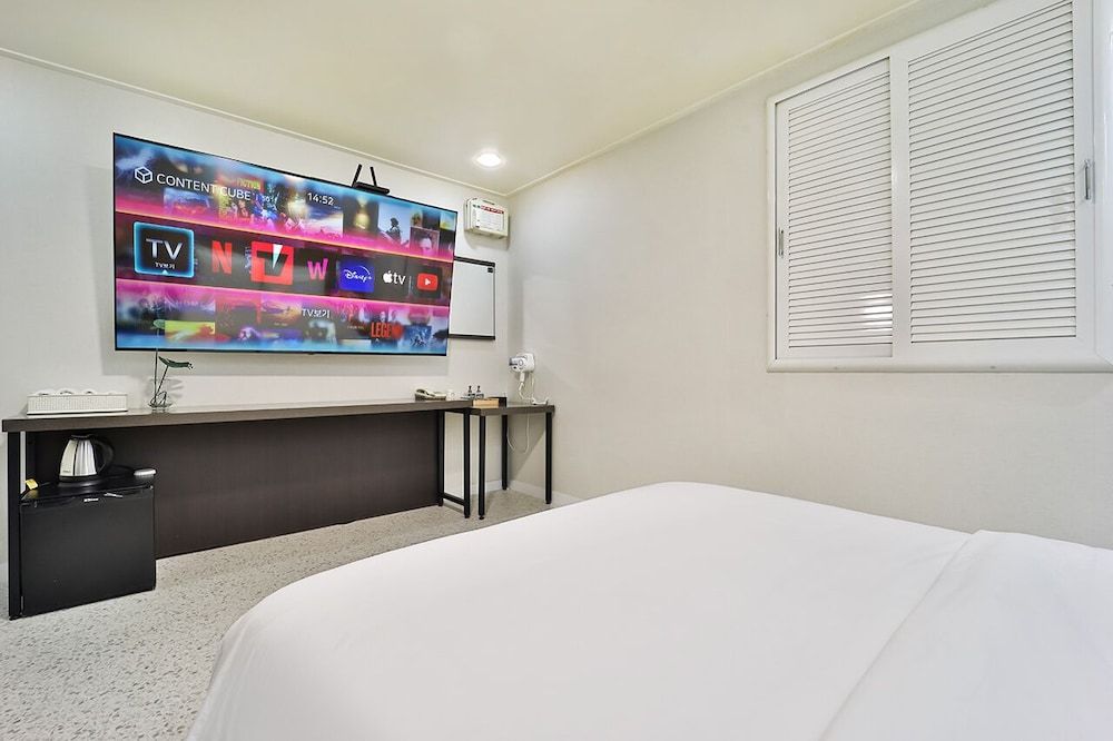 Anyang Livera Premium Double Room 11