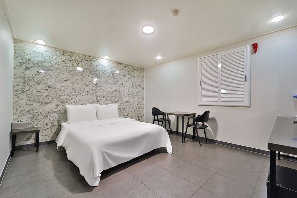 Anyang Livera Standard Double Room 13