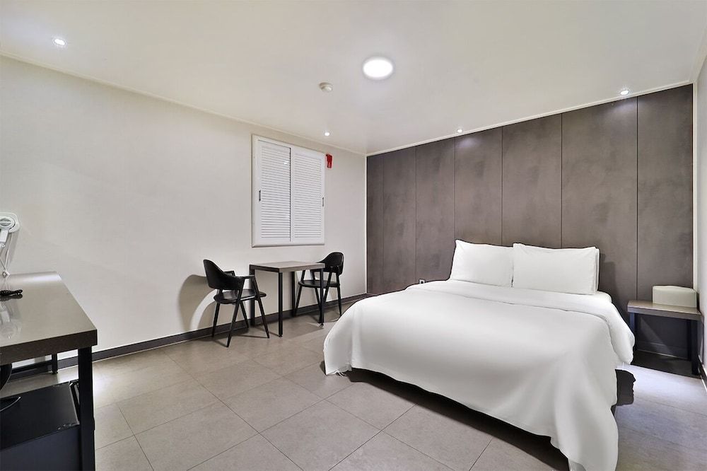 Anyang Livera Standard Double Room 10