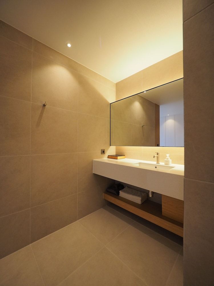 Daisy Hotel Deluxe Double Room, Non Smoking, Partial Ocean View 6