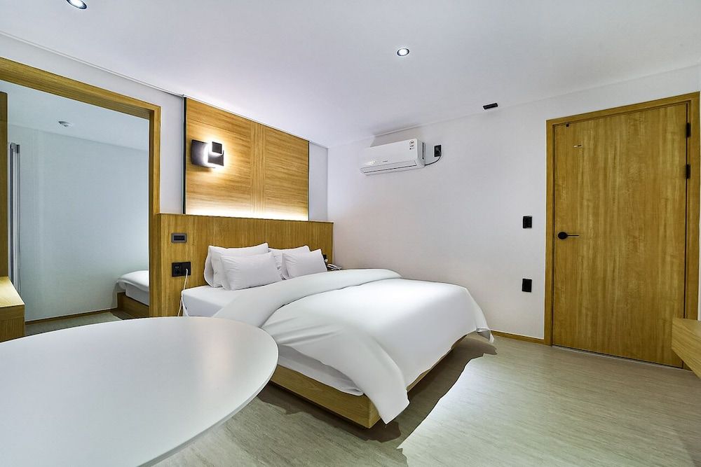 Gumi Wonpyeong-dong Number 25 Twin