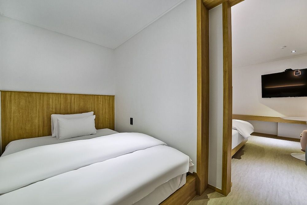 Gumi Wonpyeong-dong Number 25 Twin 7