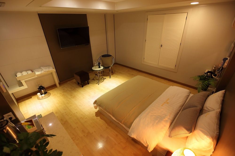 RIVER HOTEL NAMWON Deluxe Double Room, River View 3