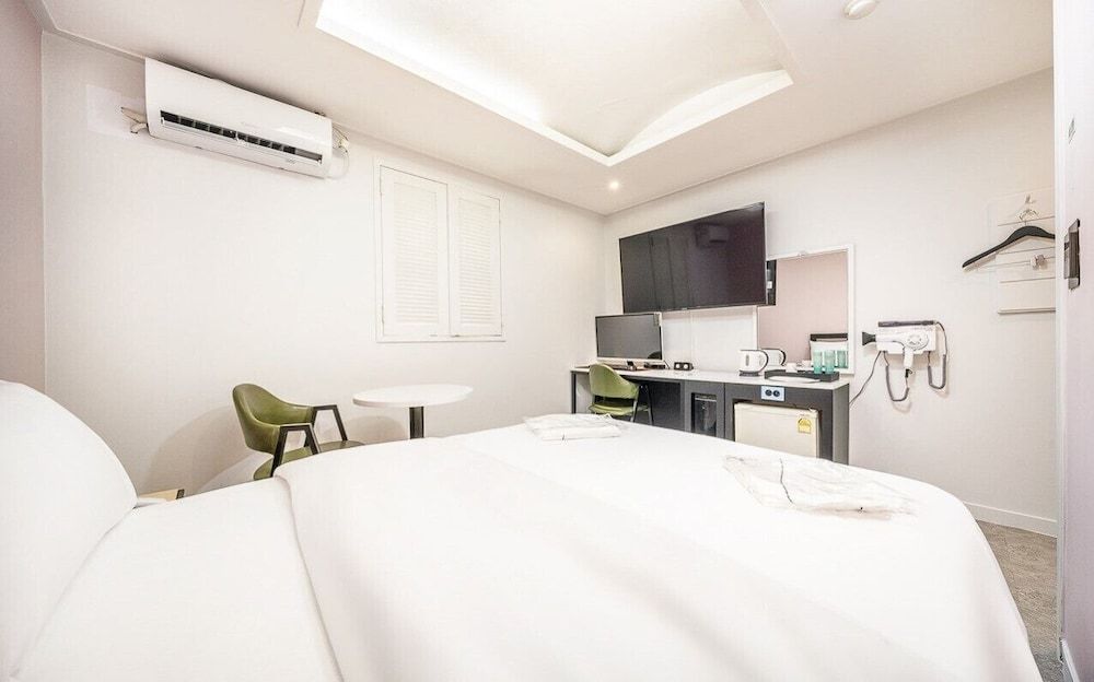 Gwangmyeong hotel Castle Deluxe Double Room 7