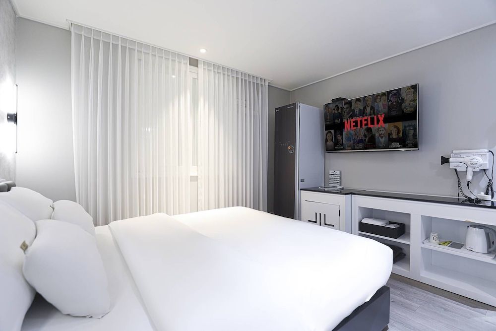 hound hotel Standard Double Room, City View