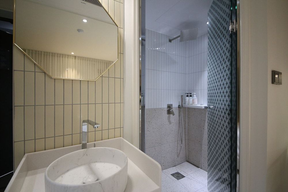 hound hotel Standard Double Room, City View 4