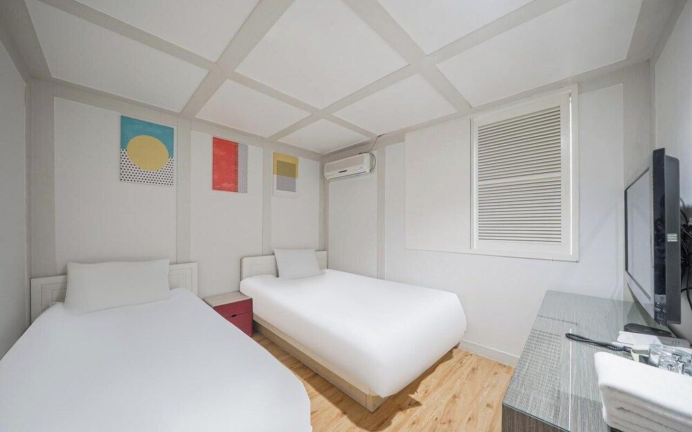 HUE MOTEL Twin Bed 2