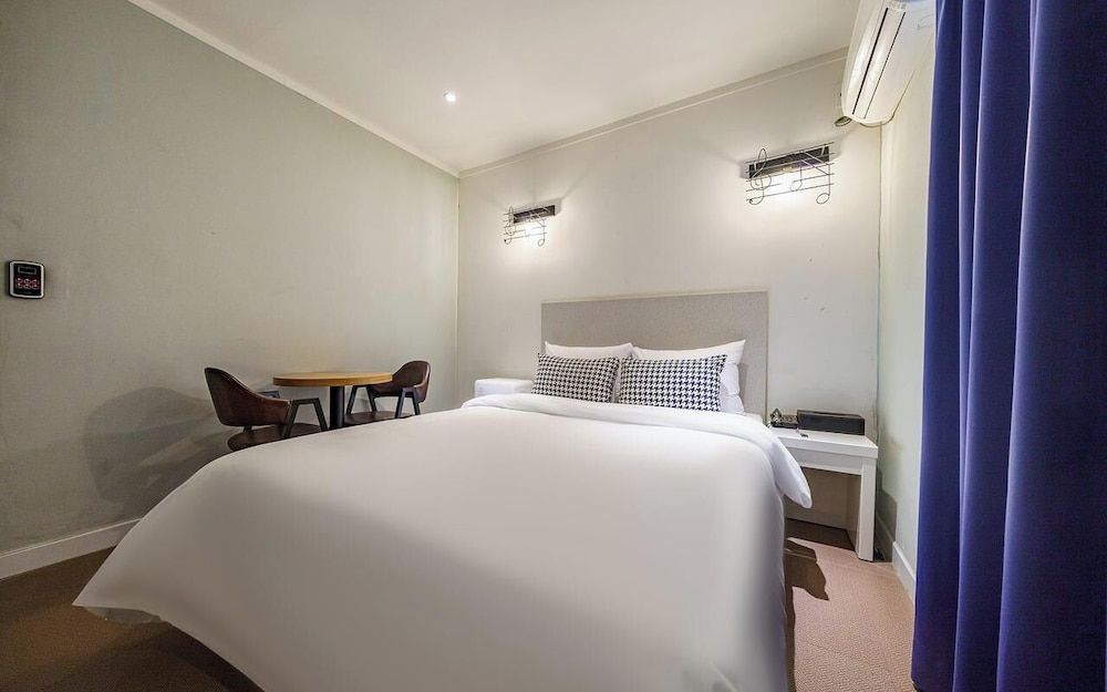 AVENUE HOTEL Deluxe Double Room 7